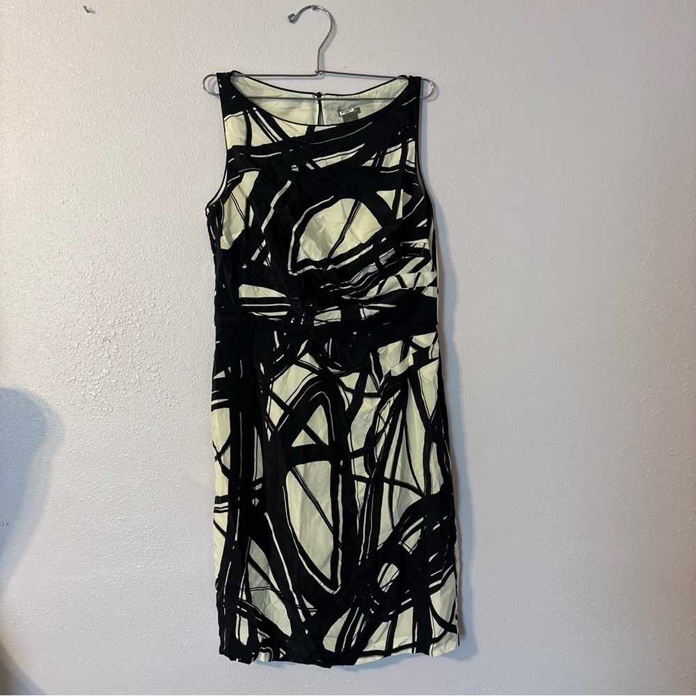 #0017 Ann Taylor‎ Black and White Graphic Midi Dress